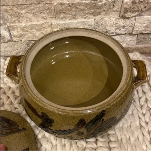 Studio Pottery Lidded Dutch Oven / Serving Dish - Picture 6 of 7